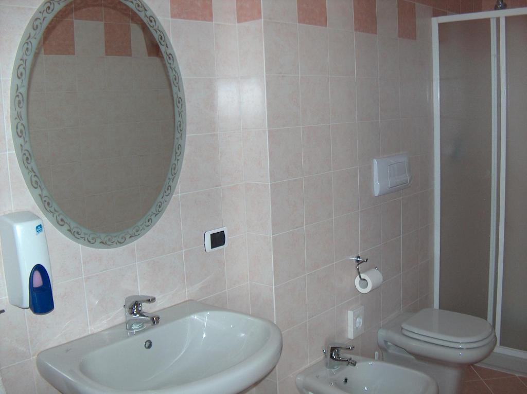 Hotel Ristorante Lepanto Salò Szoba fotó