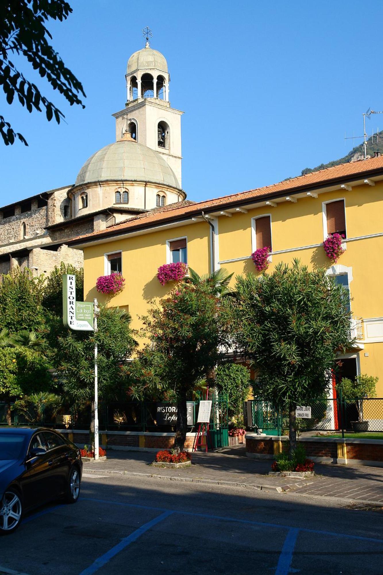 Hotel Ristorante Lepanto Salò Kültér fotó